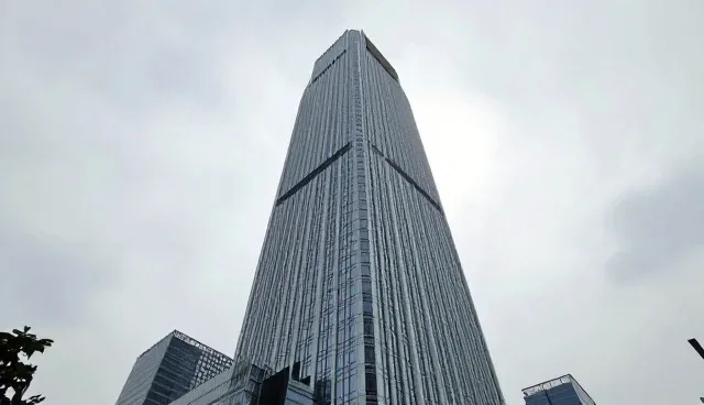 ai提示词交易影评式拆解：新手友好型交易平台的选择依据